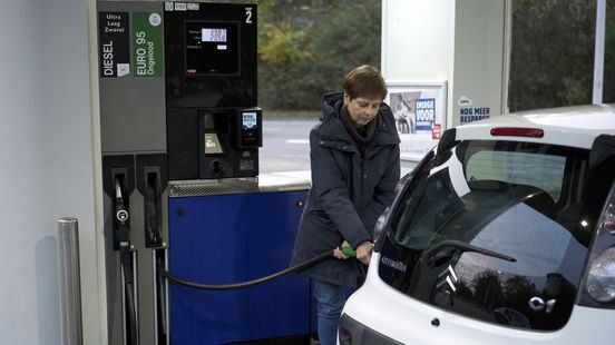 Foto: 2 euro voor een liter benzine? Hier tank je goedkoper