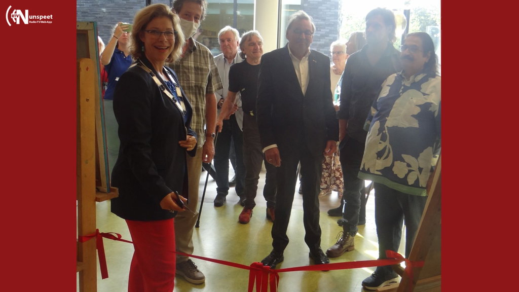 Burgemeester opent expositie 'de Twintigers’ in Veluvine