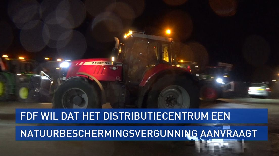Boeren vanuit Niezijl met de trekker op weg maar hoorzitting bij provincie Drenthe