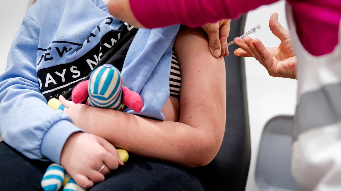 Wel of niet je kind laten vaccineren? 'Ik moet mezelf wel in de ogen kunnen kijken'