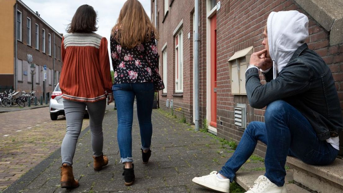 Arnhem wil als eerste Gelderse gemeente seksuele straatintimidatie strafbaar stellen.