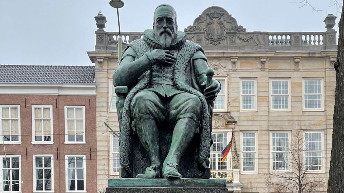 Standbeeld van Johan van Oldenbarnevelt aan de Hofvijver