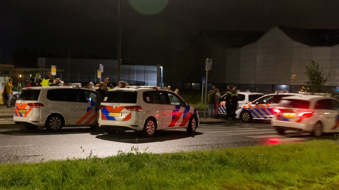 Meerdere politiewagens bij Kardinge, na het feest van Vindicat