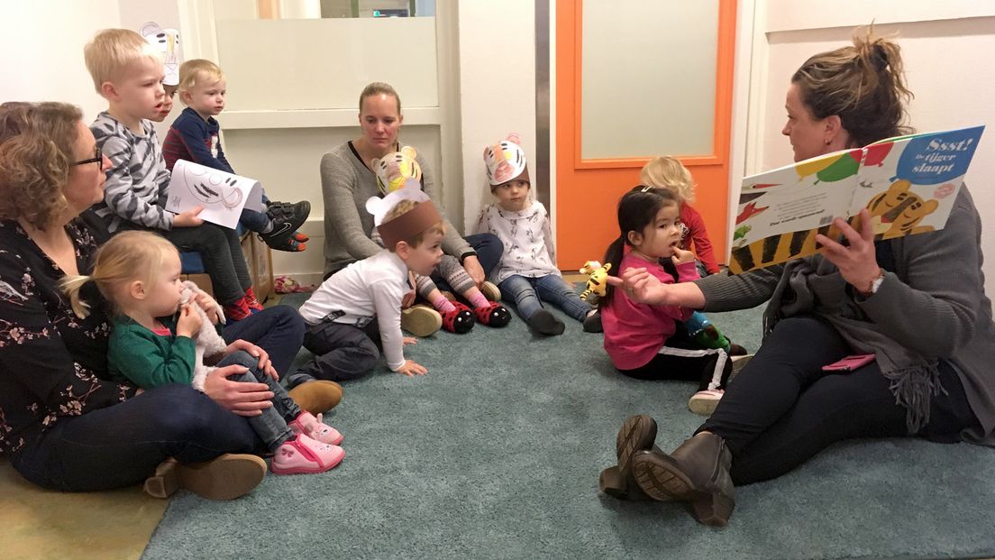 Bij Kinderdagverblijf Dribbel in Soest is voorlezen een belangrijk onderdeel van de dag.