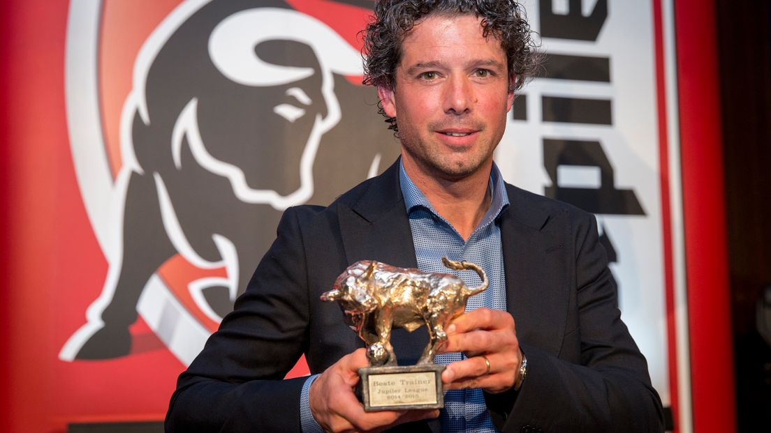 De Jong won in 2015 de award voor de beste coach van het jaar.