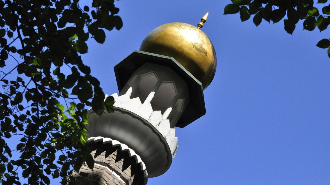 De minaret van een moskee