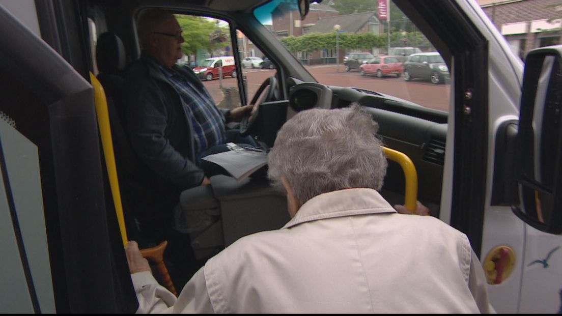 Ouderen Reimerswaal maken kennis met buurtbus