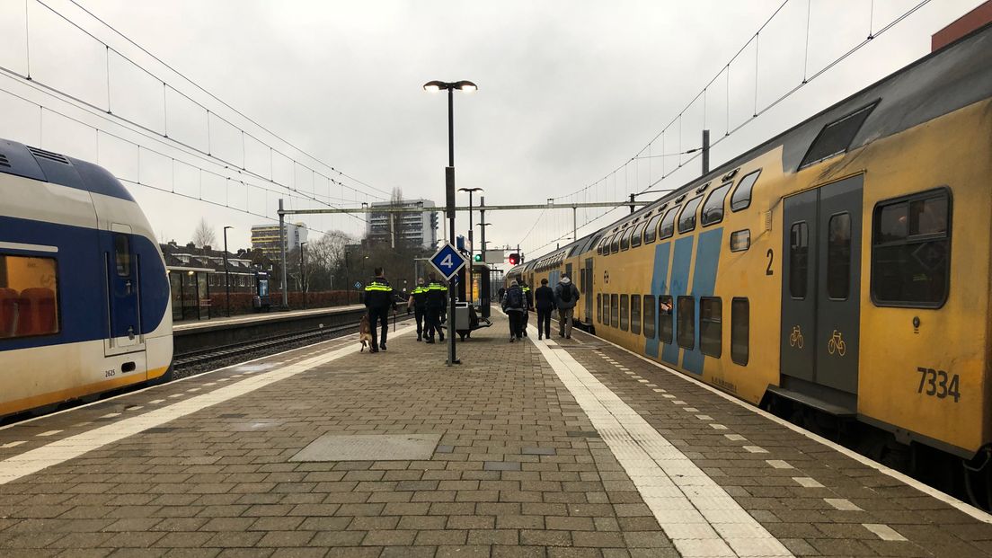 Trein ontruimd bij Station Utrecht Overvecht na dreiging.