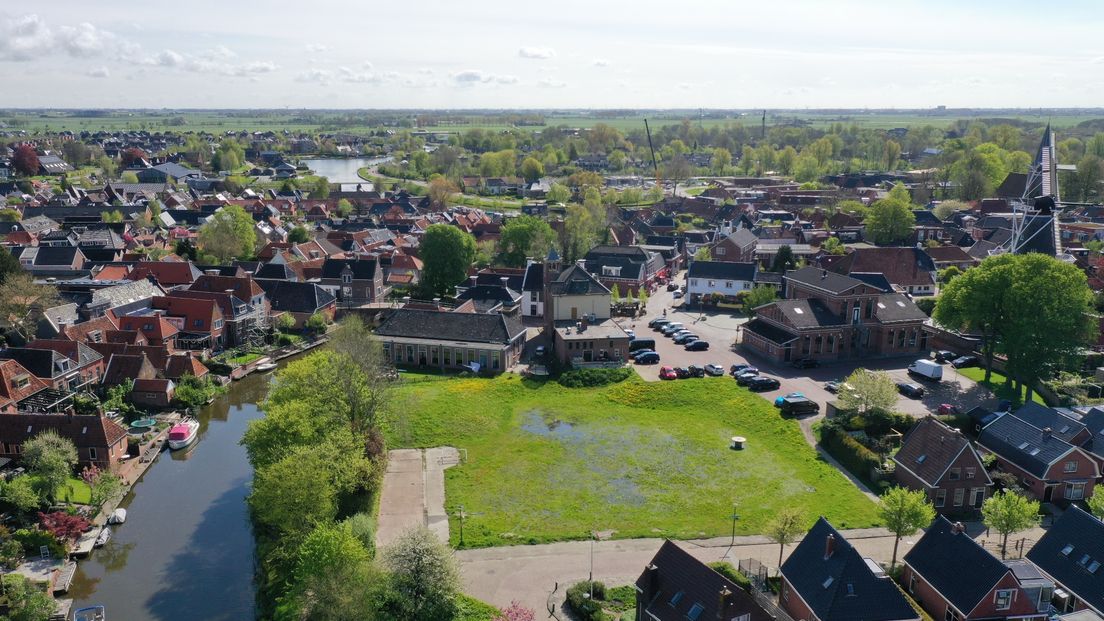 Het braakliggende Boogplein in Winsum waar nieuwbouw gepland staat