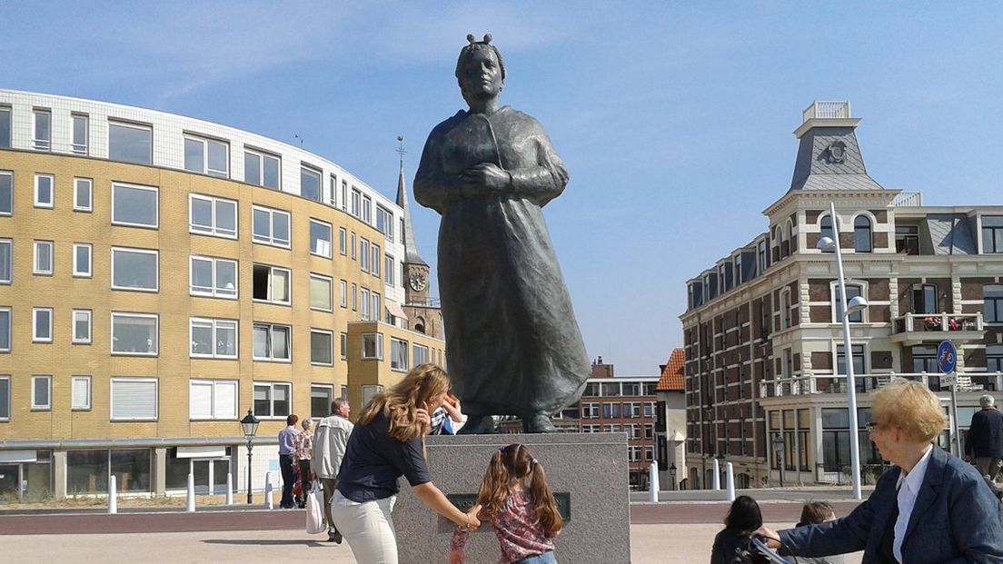Monument vissersvrouw Scheveningen
