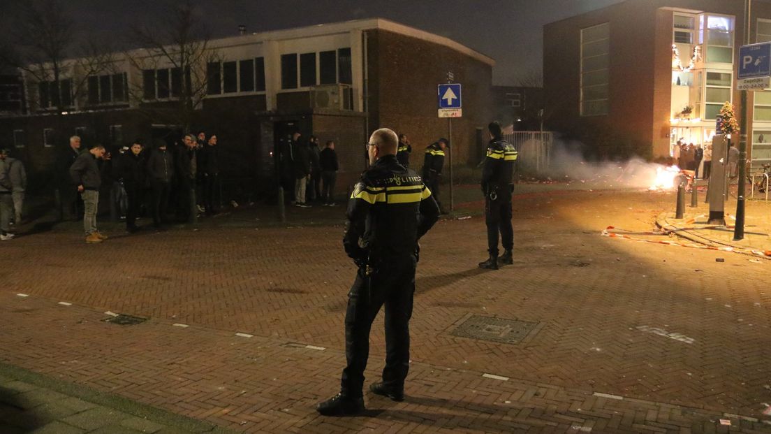 Veel politie aanwezig in Woudenbergstraat Den Haag