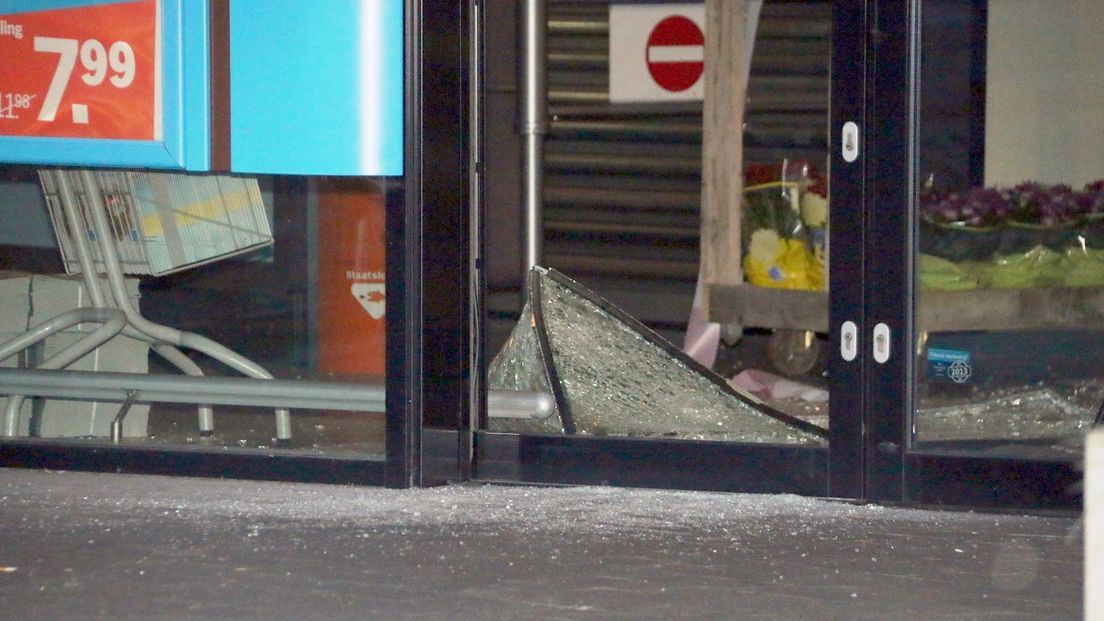 Plofkraak zorgt voor ravage in supermarkt Hulst (video)