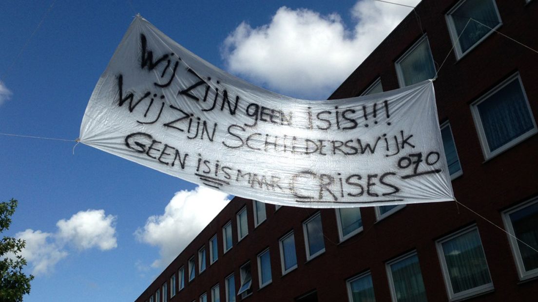 Spandoek tegen IS en demonstraties in Schilderswijk