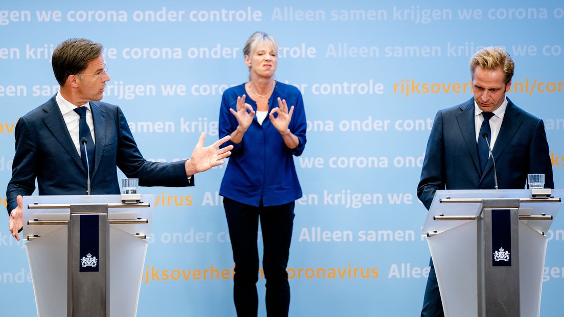 Premier Rutte en minister De Jonge geven een persconferentie over het coronavirus