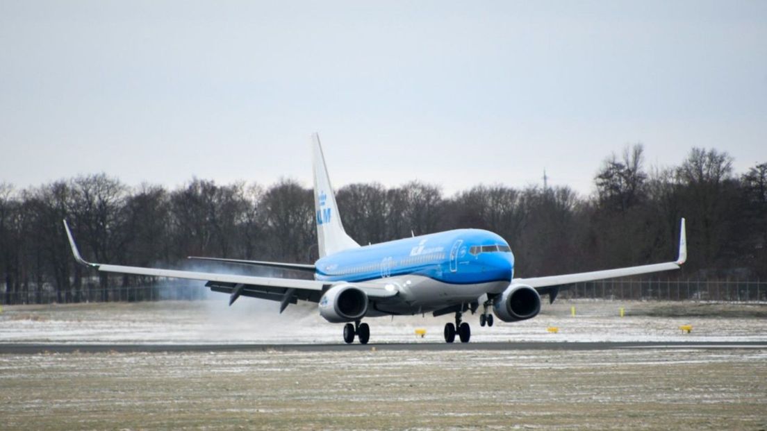 Een toestel van KLM op Eelde