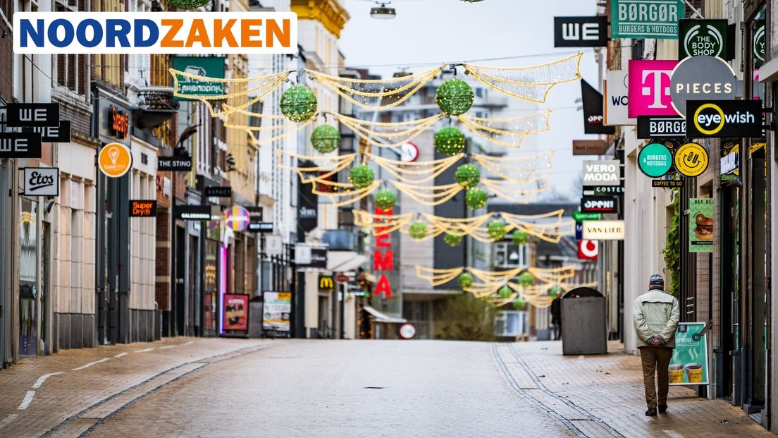 Een lege Herestraat in Groningen tijdens de lockdown eind 2021