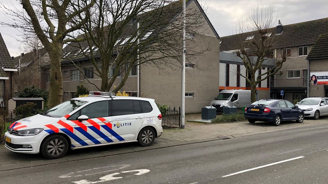 Ook donderdag deed de politie onderzoek in Den Hoorn (Foto Omroep West / Michiel Steenwinkel)