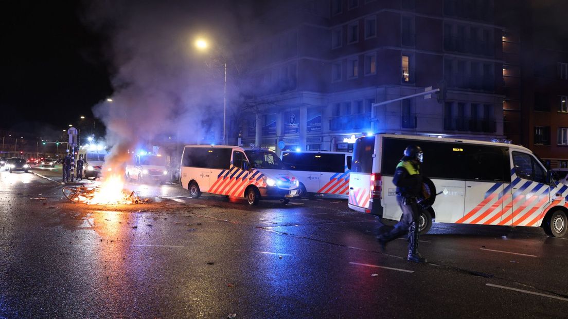 Zaterdagavond 20 november was het onrustig in de Schilderswijk, er werd onder andere vuurwerk naar de politie gegooid