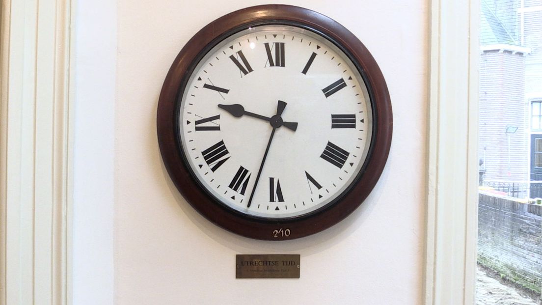 De Utrechtse meridiaan geeft een ander tijdstip weer dan de 'gewone' klok.