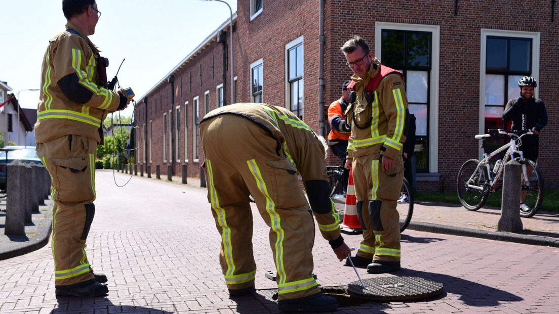Brandweer onderzoekt waar stanklucht in Honselersdijk vandaan komt