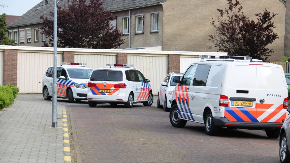 Politiewagens bij inval in Middelburg
