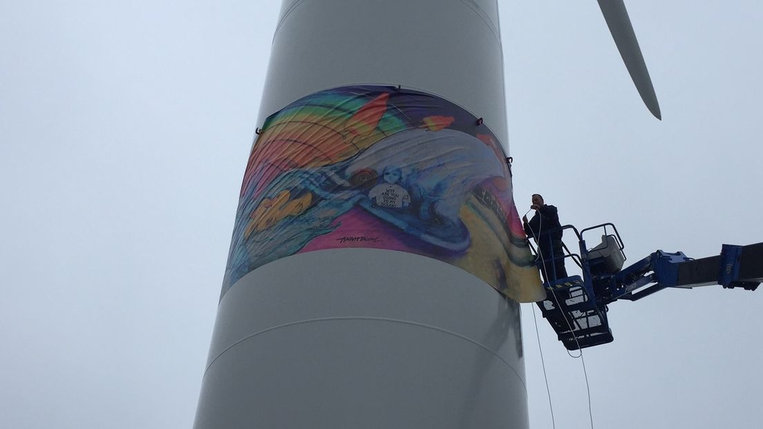 Windmolens in Zierikzee krijgen een kunstjasje (video)