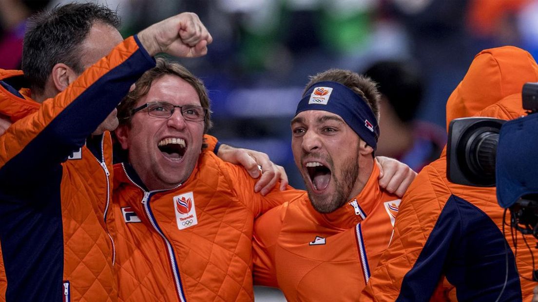 Dolle vreugde bij Kjeld Nuis na zijn zege op de olympische 1500 meter. 