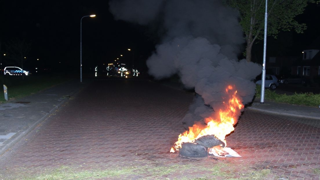Aanhangwagen en autobanden in vlammen op in Middelburg-Zuid