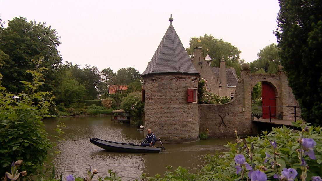 Het kasteeltje in Baarland is te koop voor 1,4 miljoen euro