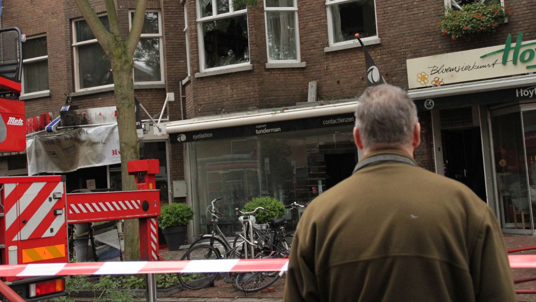 Ochtend na de grote brand bij ijzerhandel Beumer & Zoon in de Haagse Van Hoytemastraat