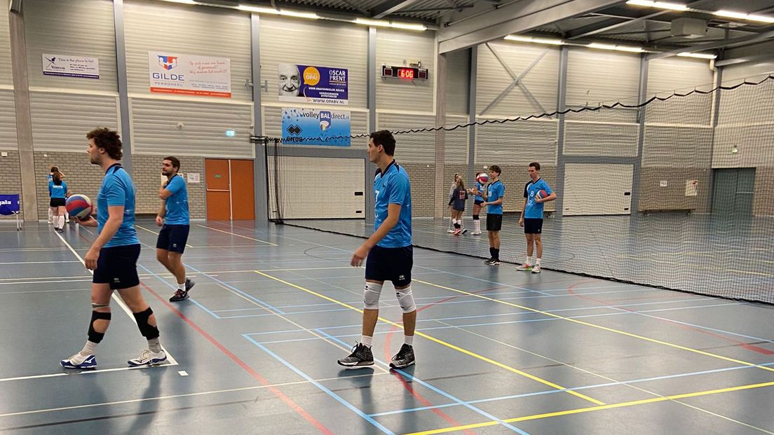 Volleyballen om 6.00 uur 's morgens in Bilthoven.