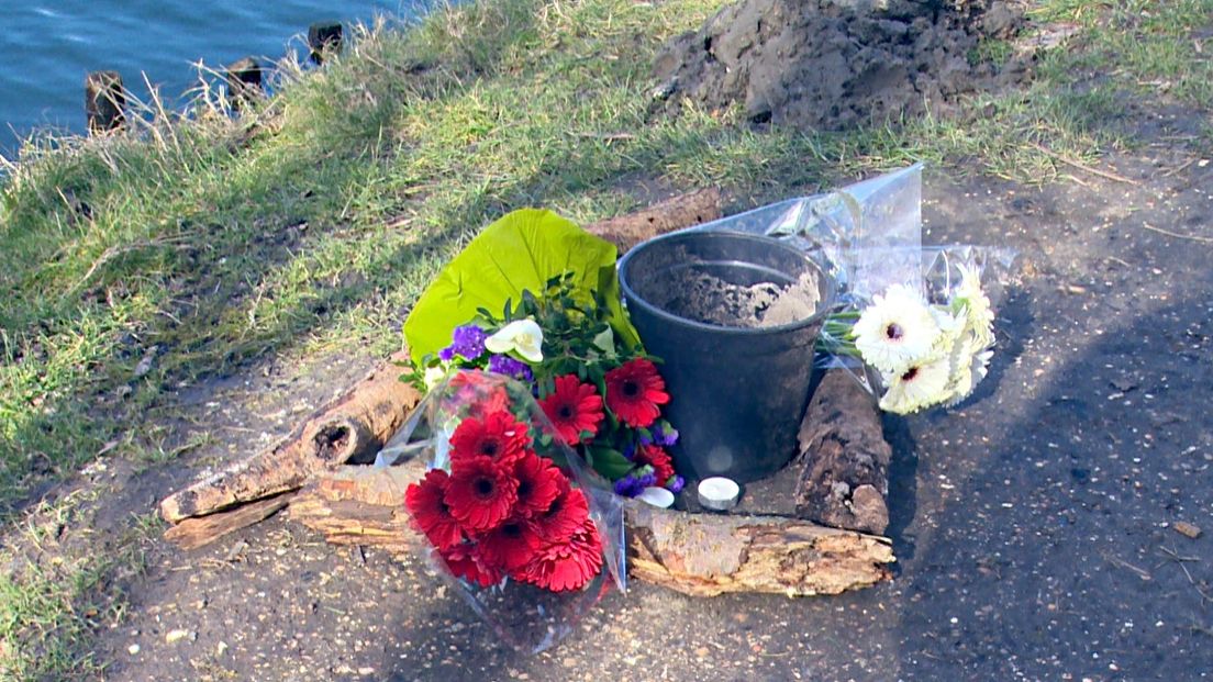 Bloemen gelegd voor vermiste Vlissinger in Nollebos