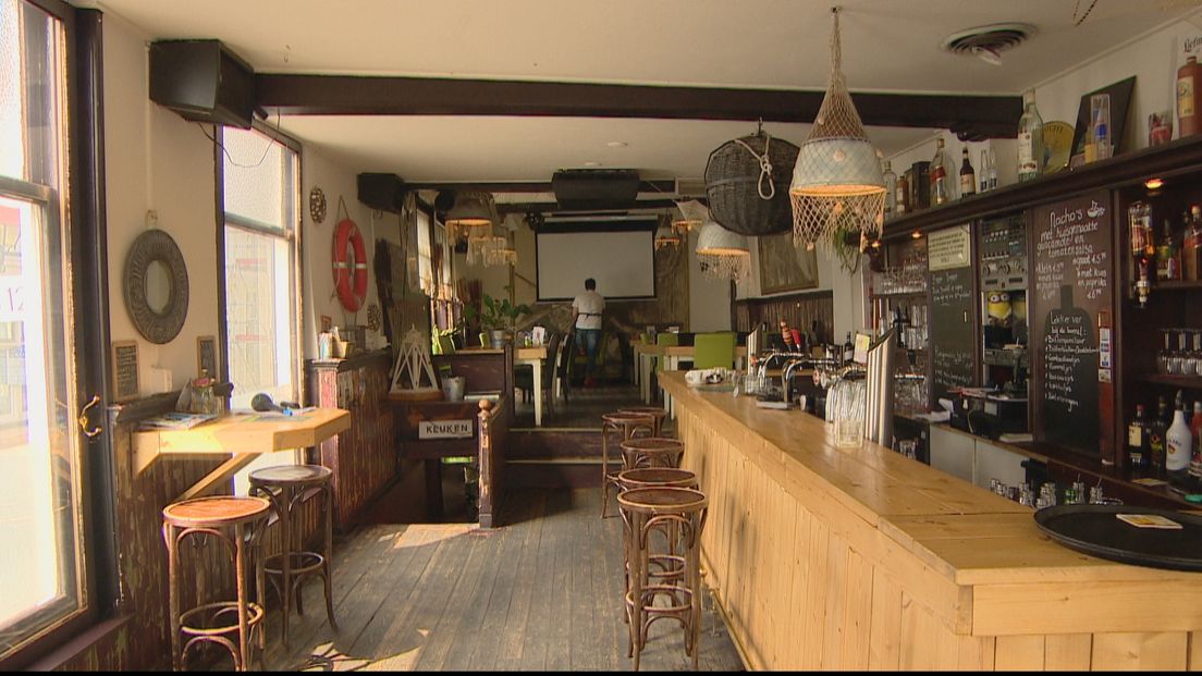 Zeeuwse cafés lopen duizenden euro's mis door EK (video)