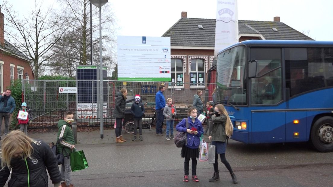 Kinderen van De Til worden dagelijks door een bus opgehaald