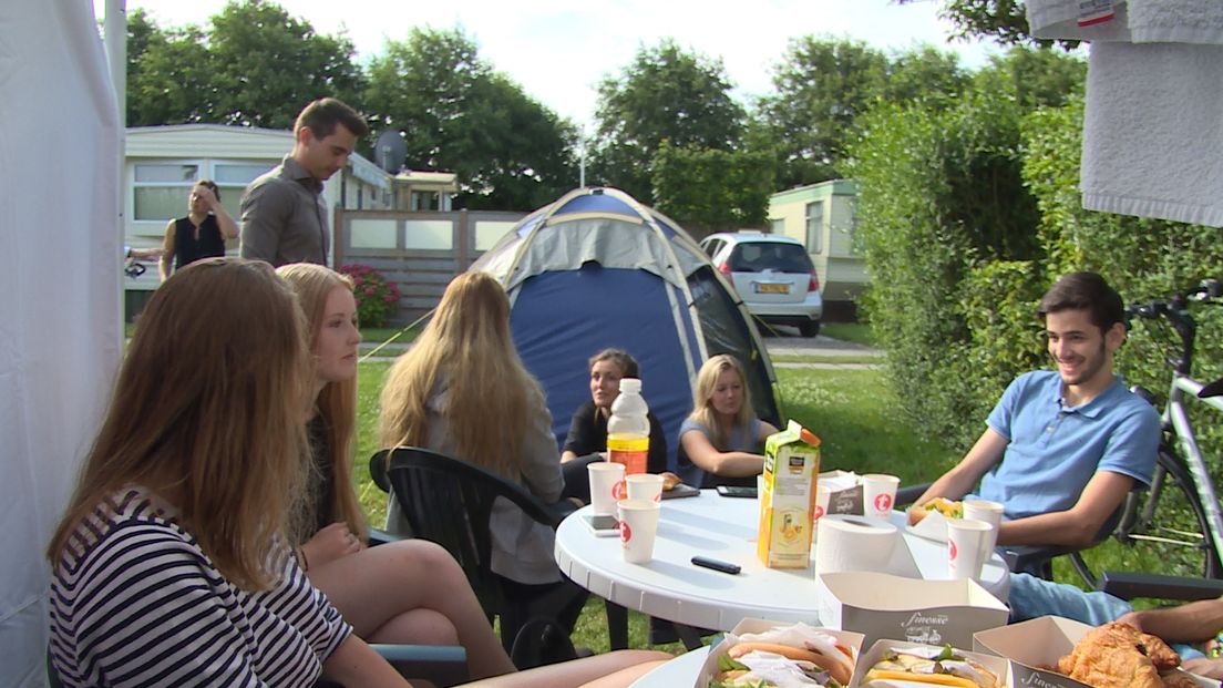 Uitzendbureau lokt vakantiekrachten met camping