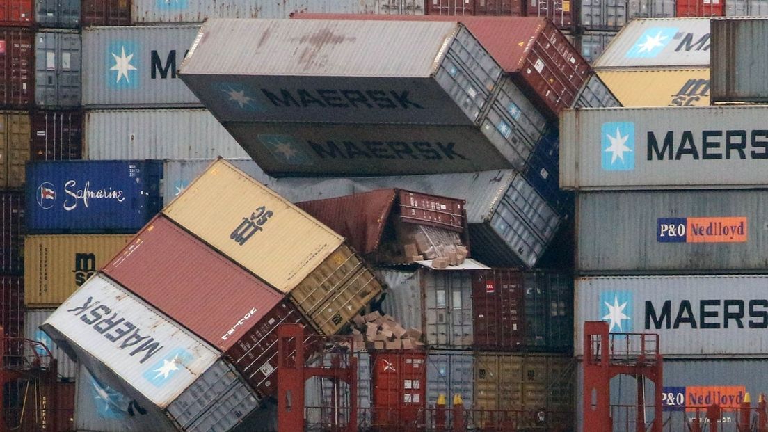 De MSC Zoe verloor begin vorig jaar 342 containers in zee