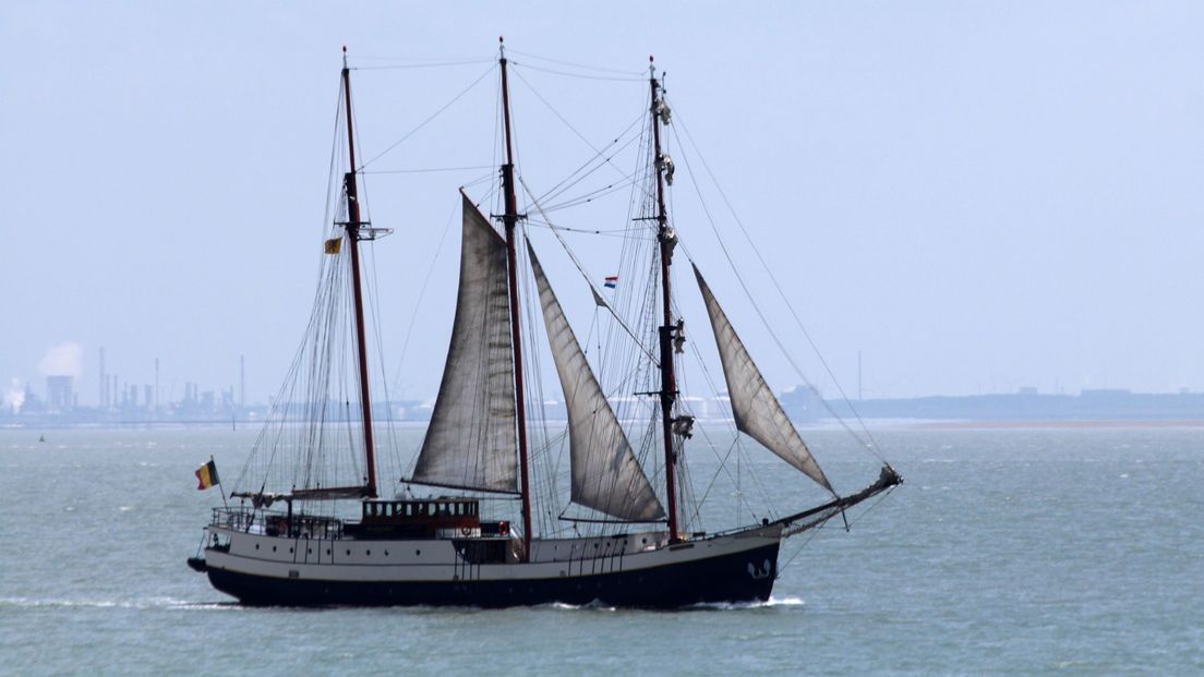Klassieke schepen doen Vlissingen aan