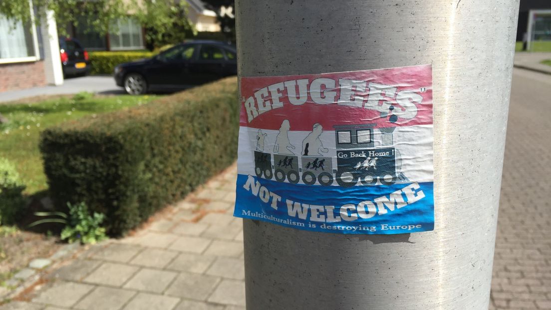 Hulst op zoek naar mensen achter extremistische stickers