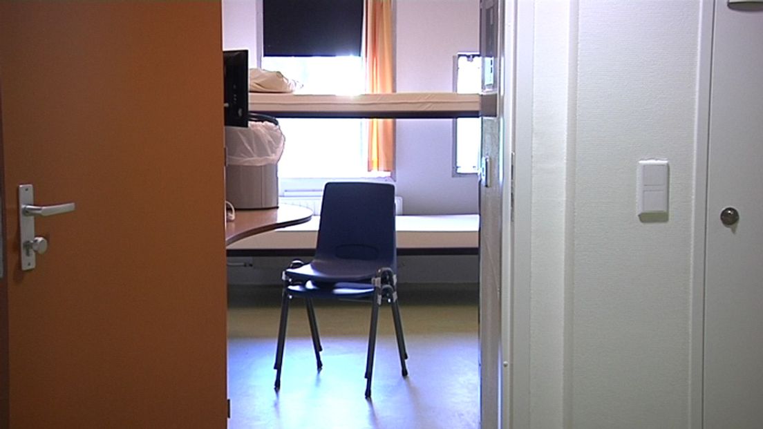 Een tweepersoonskamer in het asielzoekerscentrum in Overberg.