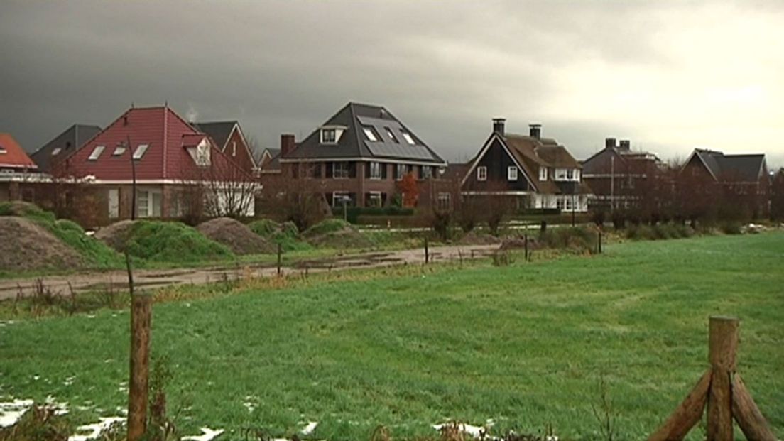 Bewoners van de Tabaksteeg in Leusden zijn boos over bouwplannen.