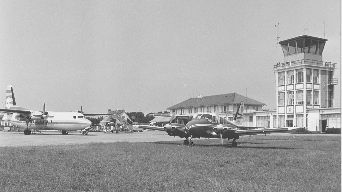 Vliegveld Eelde eind jaren zestig