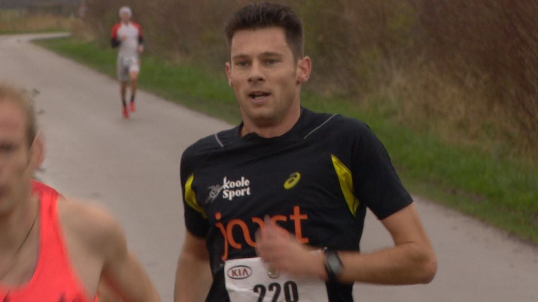 Martijn de Kok heeft de stratenloop in Zoutelande gewonnen