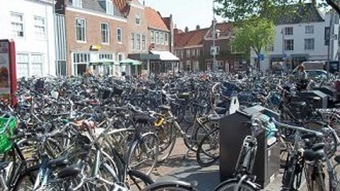Middelburg gaat chaos fietsparkeren te lijf