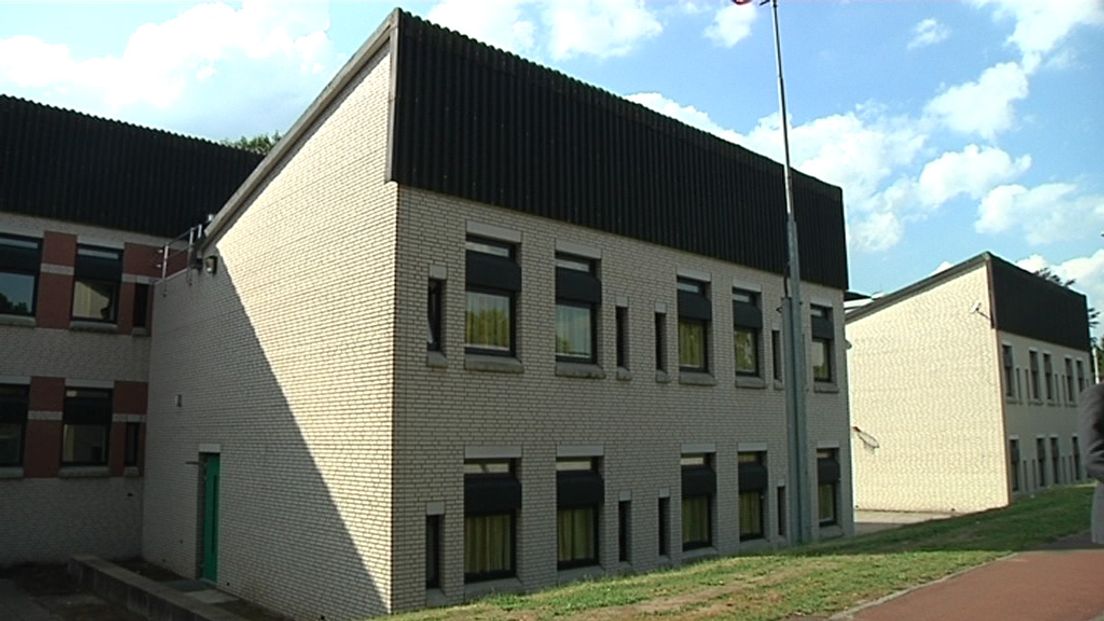 Het asielzoekerscentrum in Overberg. Archief.
