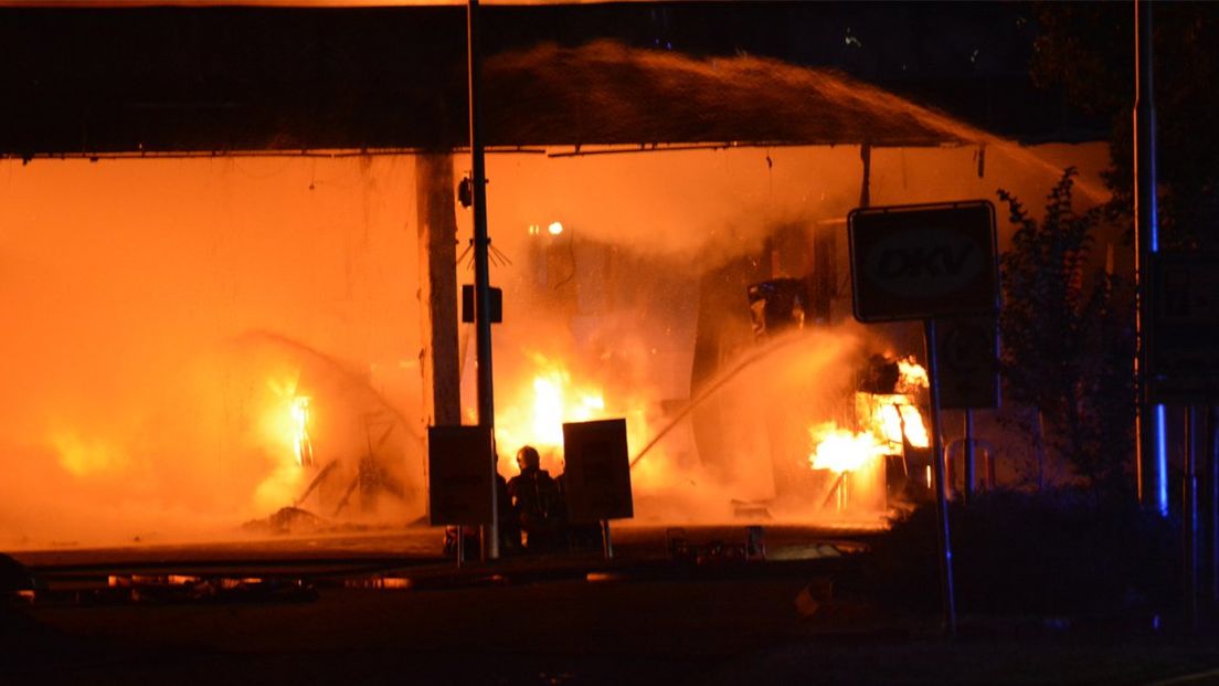 Grote brand bij tankstation de Andel in Gouda