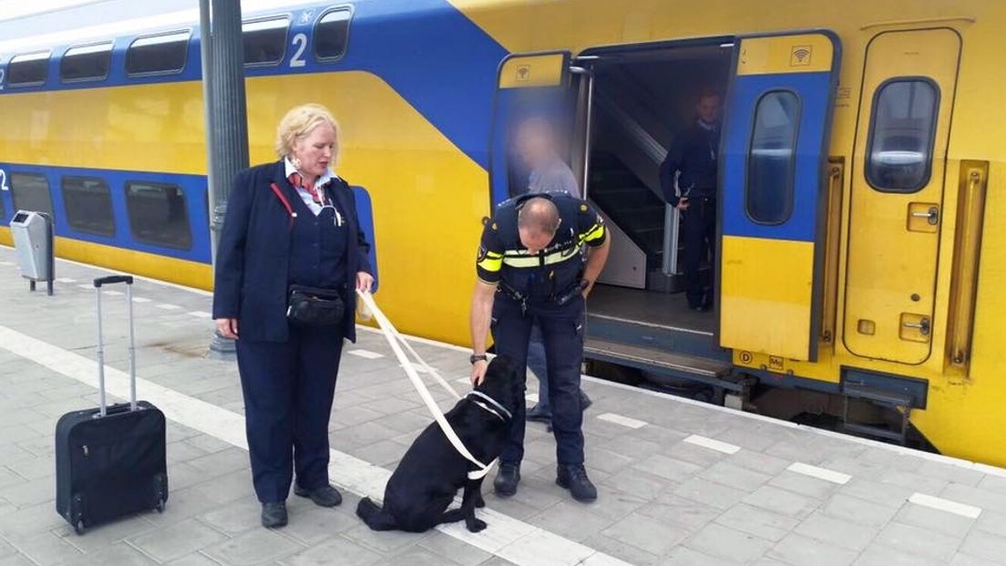Politie haalt harige zwartrijder uit de trein