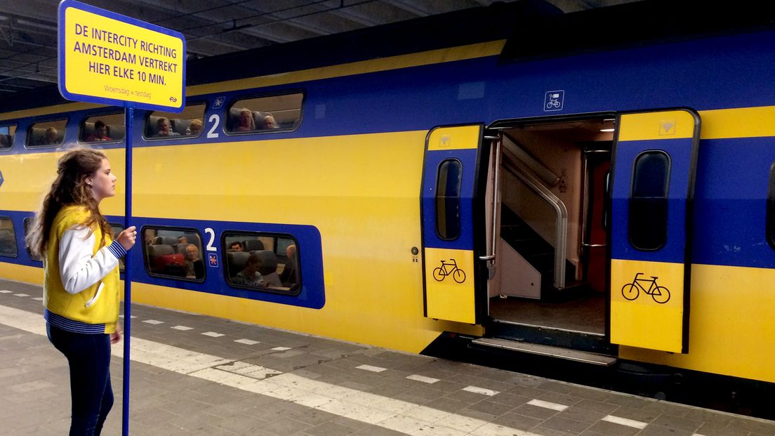 De tienminutentrein tussen Amsterdam en Eindhoven is een succes, zegt de NS.