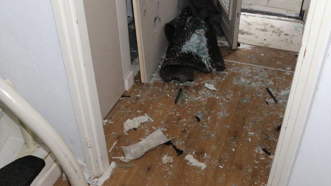De bom leidde tot een ravage in het huis.
