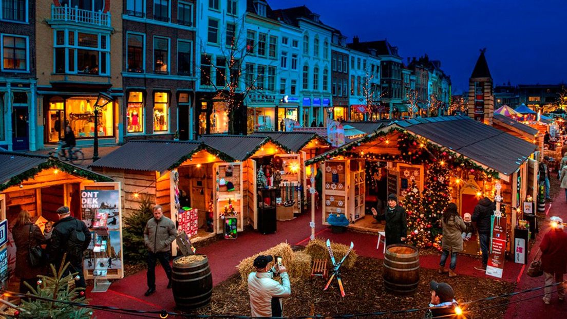 Kerstmarkt op het water: de Drijvende Kerstmarkt in Leiden