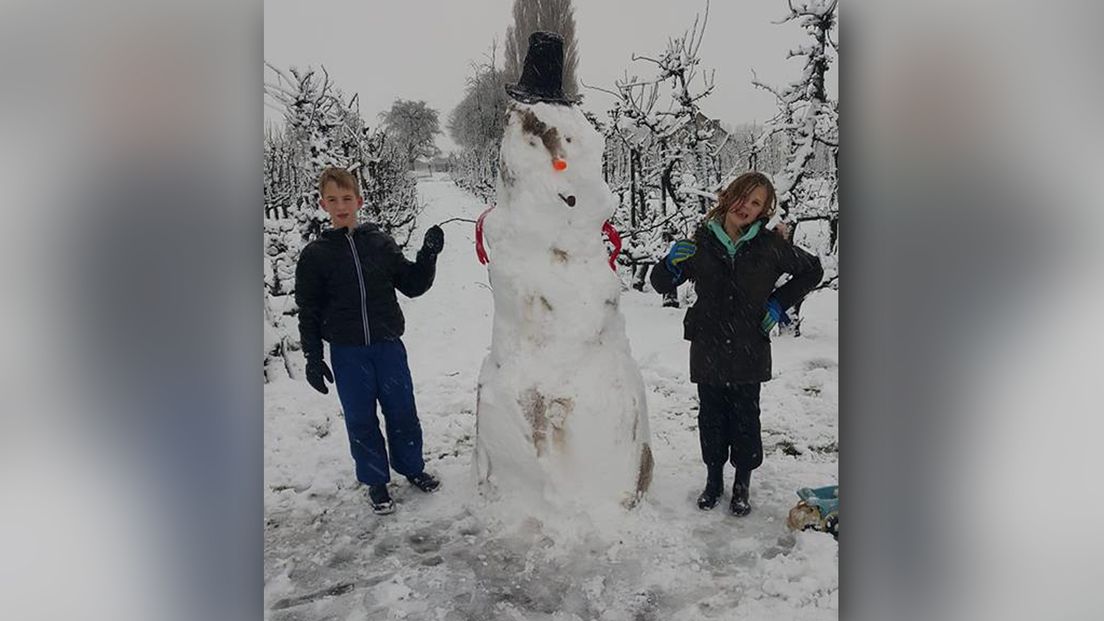 Sneeuwpopbouwers in Werkhoven.